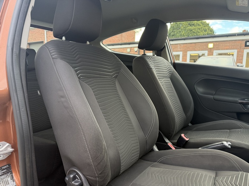 Ford Fiesta 1.0T EcoBoost Zetec Hatchback 3dr Petrol Powershift Euro 5 (100 ps) - U2481