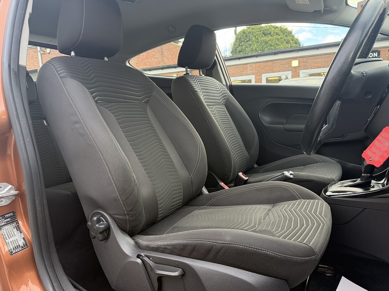 Ford Fiesta 1.0T EcoBoost Zetec Hatchback 3dr Petrol Powershift Euro 5 (100 ps) - U2481