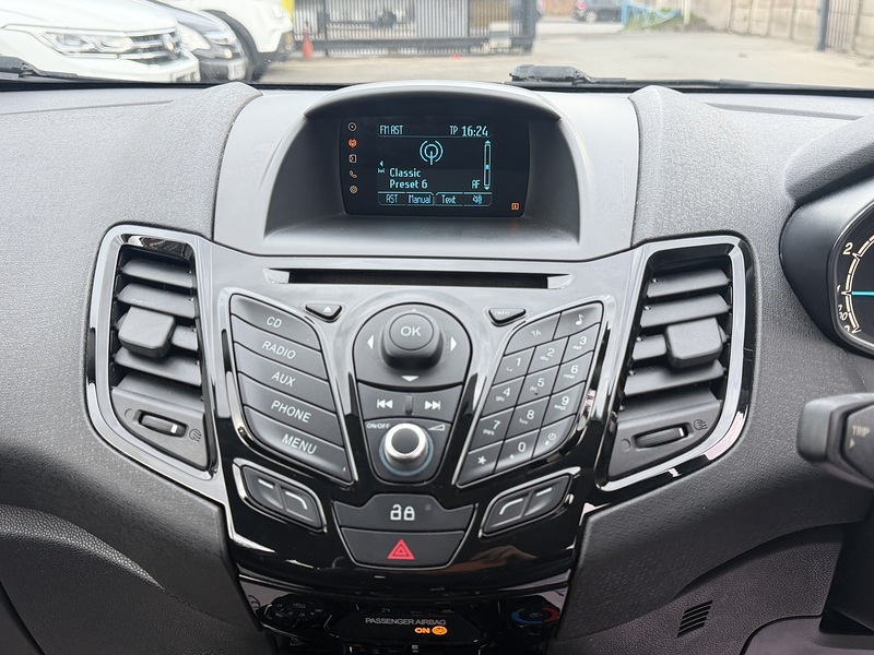 Ford Fiesta 1.0T EcoBoost Zetec Hatchback 3dr Petrol Powershift Euro 5 (100 ps) - U2481