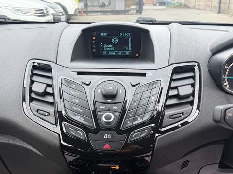 Ford Fiesta 1.0T EcoBoost Zetec Hatchback 3dr Petrol Powershift Euro 5 (100 ps) - U2481
