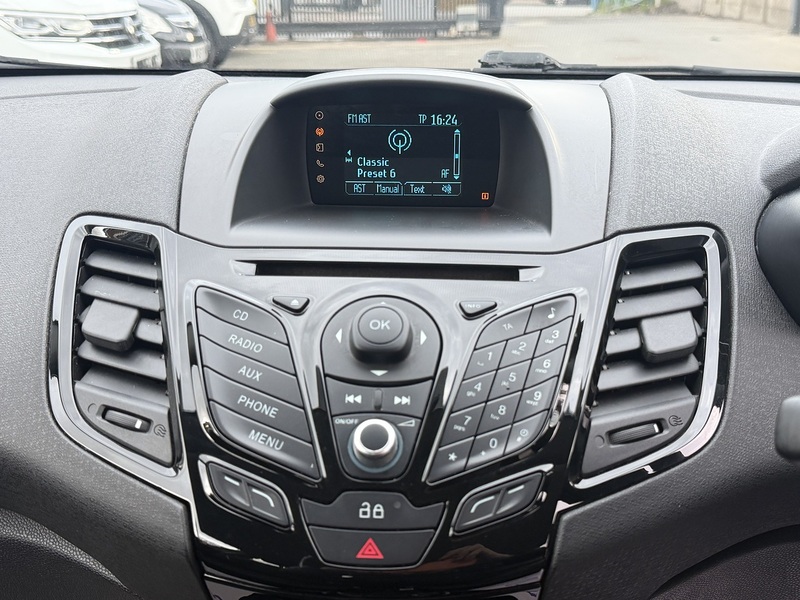 Ford Fiesta 1.0T EcoBoost Zetec Hatchback 3dr Petrol Powershift Euro 5 (100 ps) - U2481