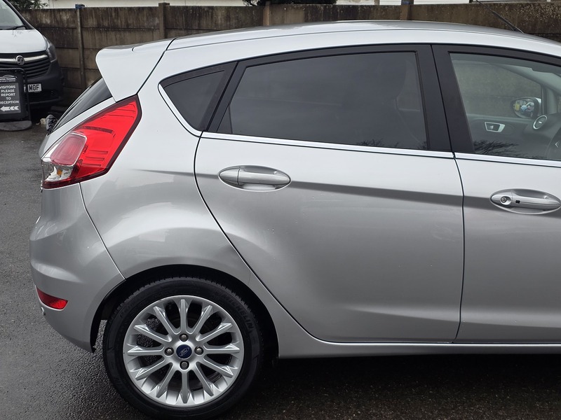 Ford Fiesta 1.0T EcoBoost Zetec Hatchback 5dr Petrol Powershift Euro 5 (100 ps) - U2485