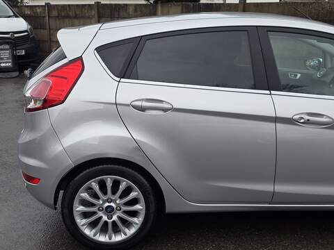 Ford Fiesta 1.0T EcoBoost Zetec Hatchback 5dr Petrol Powershift Euro 5 (100 ps) - U2485