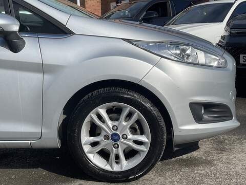 Ford Fiesta 1.0T EcoBoost Zetec Hatchback 5dr Petrol Powershift Euro 5 (100 ps) - U2485