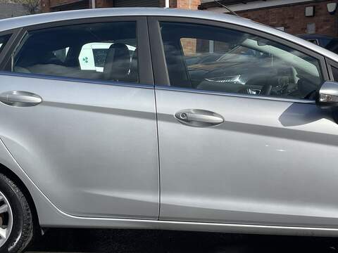 Ford Fiesta 1.0T EcoBoost Zetec Hatchback 5dr Petrol Powershift Euro 5 (100 ps) - U2485