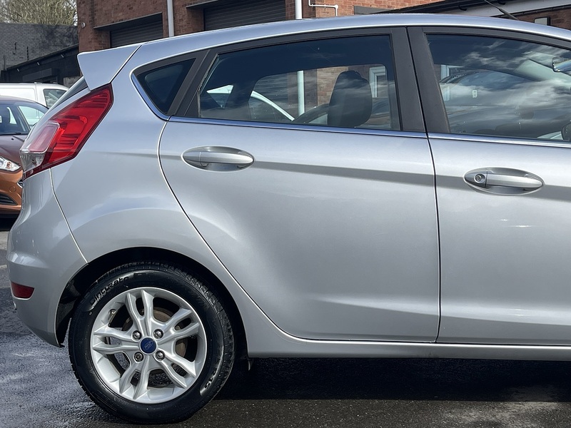 Ford Fiesta 1.0T EcoBoost Zetec Hatchback 5dr Petrol Powershift Euro 5 (100 ps) - U2485