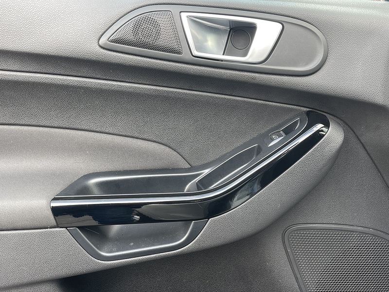 Ford Fiesta 1.0T EcoBoost Zetec Hatchback 5dr Petrol Powershift Euro 5 (100 ps) - U2485