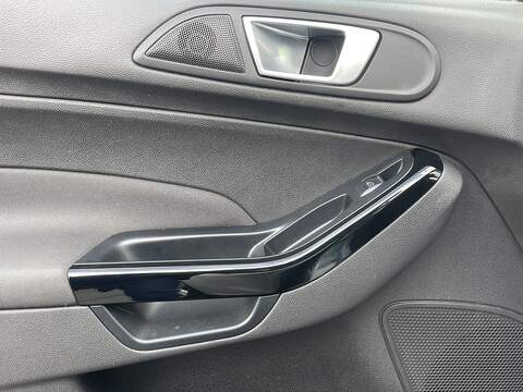 Ford Fiesta 1.0T EcoBoost Zetec Hatchback 5dr Petrol Powershift Euro 5 (100 ps) - U2485