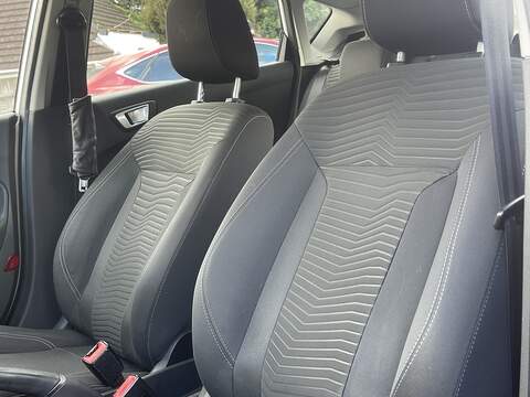 Ford Fiesta 1.0T EcoBoost Zetec Hatchback 5dr Petrol Powershift Euro 5 (100 ps) - U2485