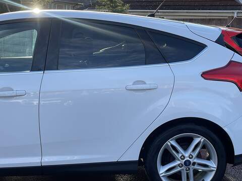 Ford Focus 1.0T EcoBoost Titanium Hatchback 5dr Petrol Auto Euro 6 (s/s) (125 ps) - U2488