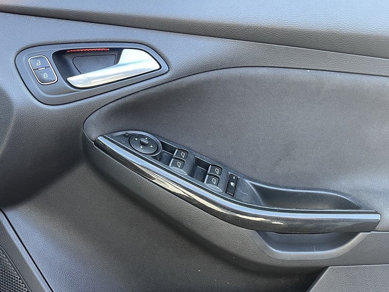 Ford Focus 1.0T EcoBoost Titanium Hatchback 5dr Petrol Auto Euro 6 (s/s) (125 ps) - U2488
