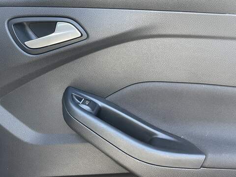 Ford Focus 1.0T EcoBoost Titanium Hatchback 5dr Petrol Auto Euro 6 (s/s) (125 ps) - U2488