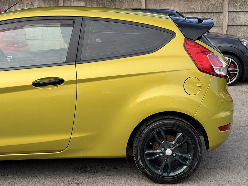 Ford Fiesta 1.0T EcoBoost Zetec Hatchback 3dr Petrol Powershift Euro 6 (100 ps) - U2489