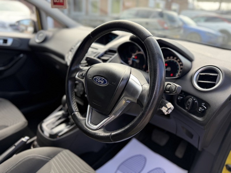 Ford Fiesta 1.0T EcoBoost Zetec Hatchback 3dr Petrol Powershift Euro 6 (100 ps) - U2489