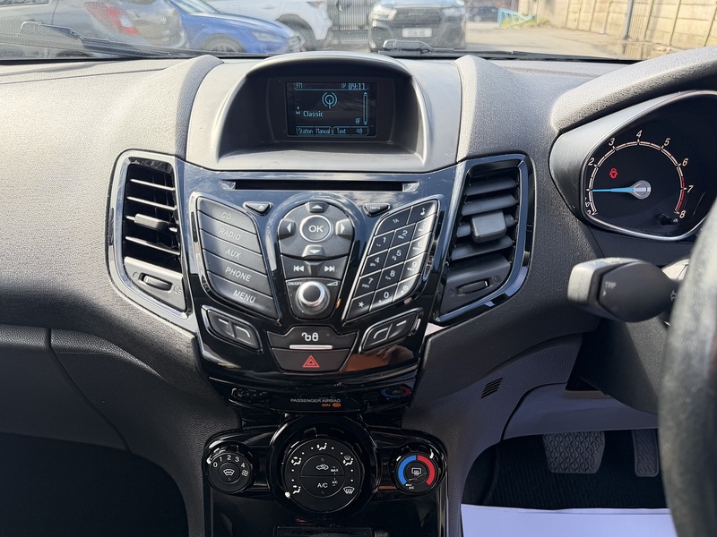 Ford Fiesta 1.0T EcoBoost Zetec Hatchback 3dr Petrol Powershift Euro 6 (100 ps) - U2489