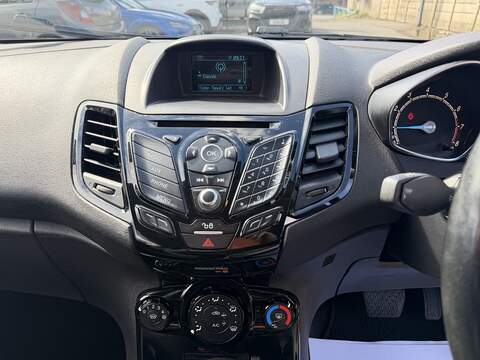 Ford Fiesta 1.0T EcoBoost Zetec Hatchback 3dr Petrol Powershift Euro 6 (100 ps) - U2489