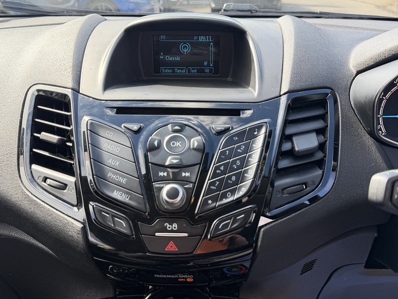 Ford Fiesta 1.0T EcoBoost Zetec Hatchback 3dr Petrol Powershift Euro 6 (100 ps) - U2489