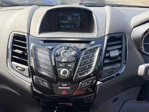 Ford Fiesta 1.0T EcoBoost Zetec Hatchback 3dr Petrol Powershift Euro 6 (100 ps) - U2489