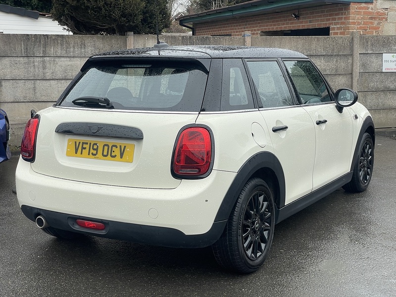 MINI Hatch 1.5 Cooper Classic Hatchback 5dr Petrol Manual Euro 6 (s/s) (136 ps) - U2498