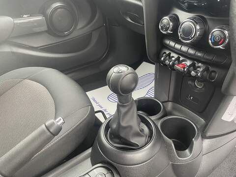 MINI Hatch 1.5 Cooper Classic Hatchback 5dr Petrol Manual Euro 6 (s/s) (136 ps) - U2498