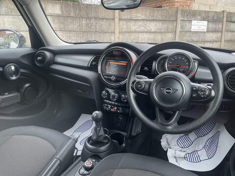 MINI Hatch 1.5 Cooper Classic Hatchback 5dr Petrol Manual Euro 6 (s/s) (136 ps) - U2498