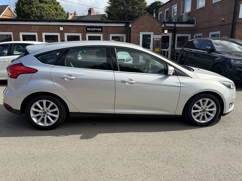 Ford Focus T EcoBoost Titanium - U2504
