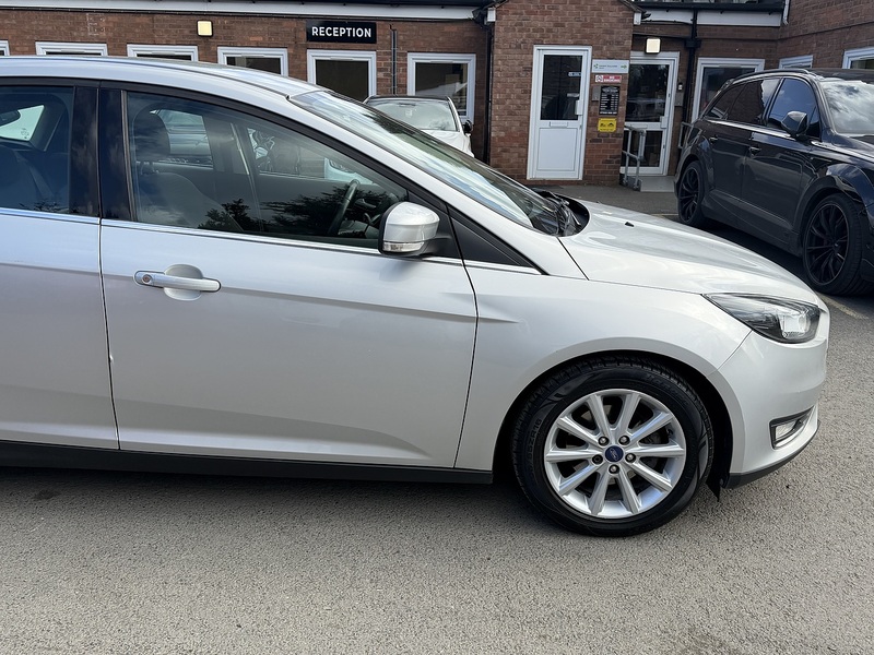 Ford Focus T EcoBoost Titanium - U2504