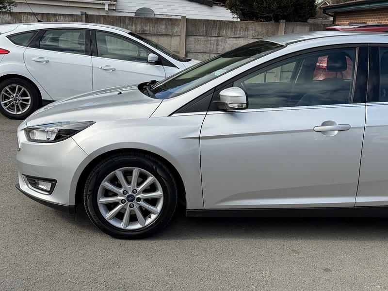 Ford Focus T EcoBoost Titanium - U2504