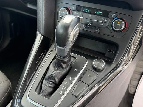 Ford Focus T EcoBoost Titanium - U2504