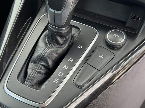 Ford Focus T EcoBoost Titanium - U2504