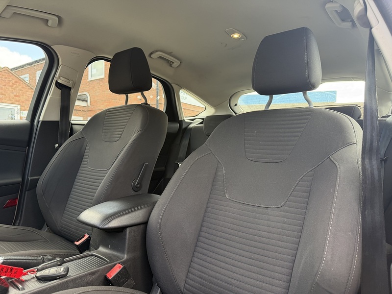 Ford Focus T EcoBoost Titanium - U2504