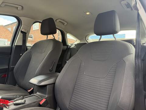 Ford Focus T EcoBoost Titanium - U2504