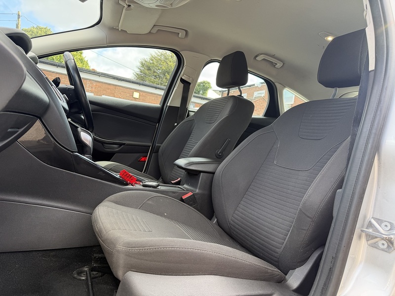 Ford Focus T EcoBoost Titanium - U2504