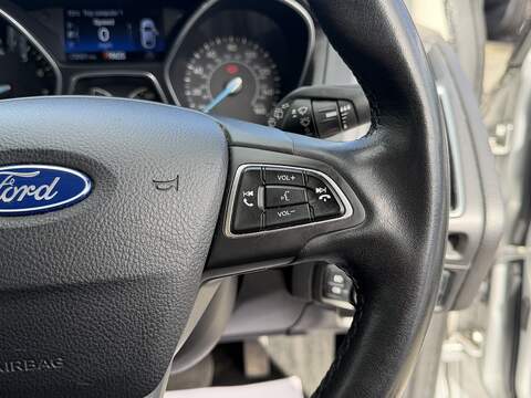 Ford Focus T EcoBoost Titanium - U2504