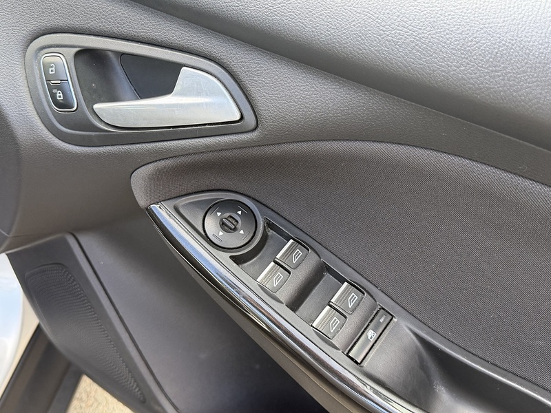 Ford Focus T EcoBoost Titanium - U2504