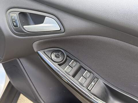 Ford Focus T EcoBoost Titanium - U2504