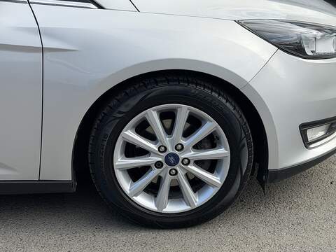 Ford Focus T EcoBoost Titanium - U2504