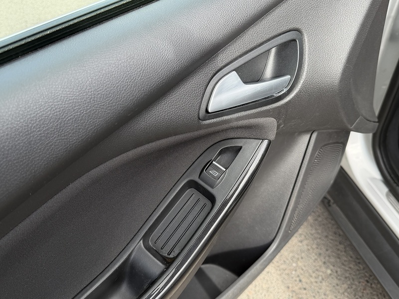 Ford Focus T EcoBoost Titanium - U2504