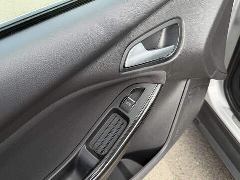 Ford Focus T EcoBoost Titanium - U2504