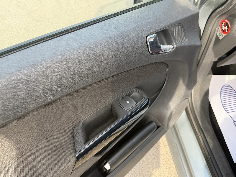 Vauxhall Corsa 1.4 16V SRi Hatchback 5dr Petrol Manual Wide Ratio Euro 5 (100 ps) - U2517