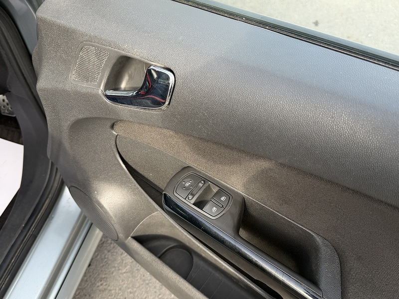 Vauxhall Corsa 1.4 16V SRi Hatchback 5dr Petrol Manual Wide Ratio Euro 5 (100 ps) - U2517