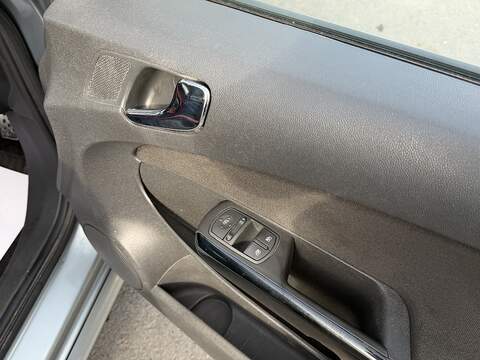 Vauxhall Corsa 1.4 16V SRi Hatchback 5dr Petrol Manual Wide Ratio Euro 5 (100 ps) - U2517