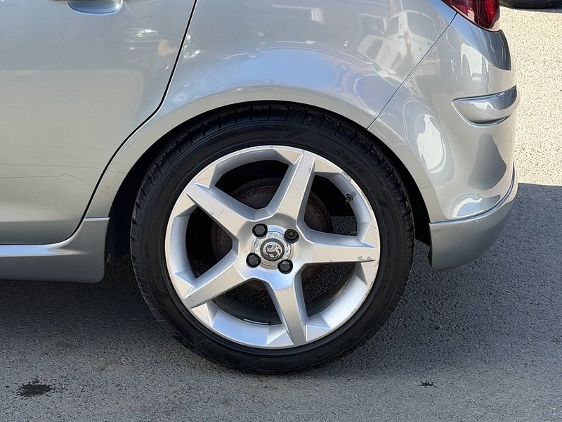 Vauxhall Corsa 1.4 16V SRi Hatchback 5dr Petrol Manual Wide Ratio Euro 5 (100 ps) - U2517