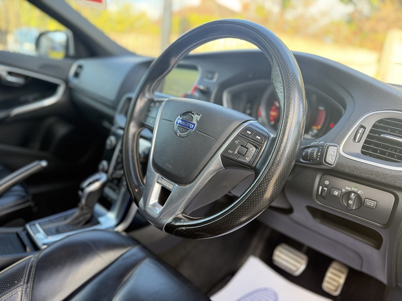 Volvo V40 2.0 T5 R-Design Lux Nav Hatchback 5dr Petrol Auto Euro 6 (s/s) (245 ps) - U2518