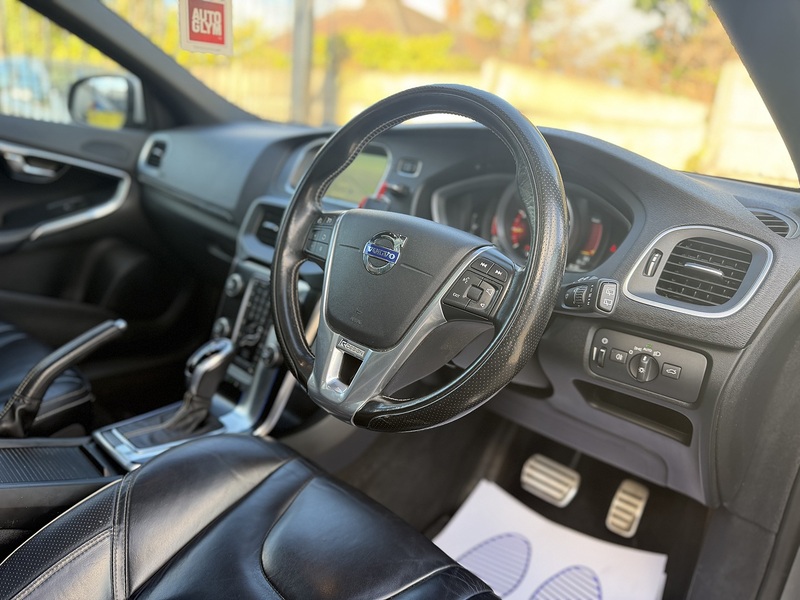 Volvo V40 2.0 T5 R-Design Lux Nav Hatchback 5dr Petrol Auto Euro 6 (s/s) (245 ps) - U2518