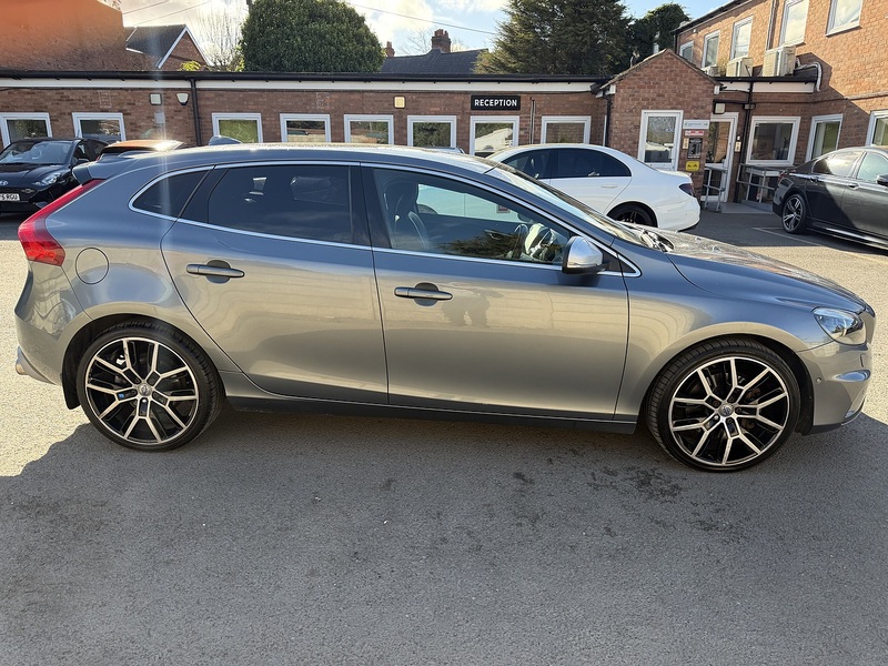 Volvo V40 2.0 T5 R-Design Lux Nav Hatchback 5dr Petrol Auto Euro 6 (s/s) (245 ps) - U2518