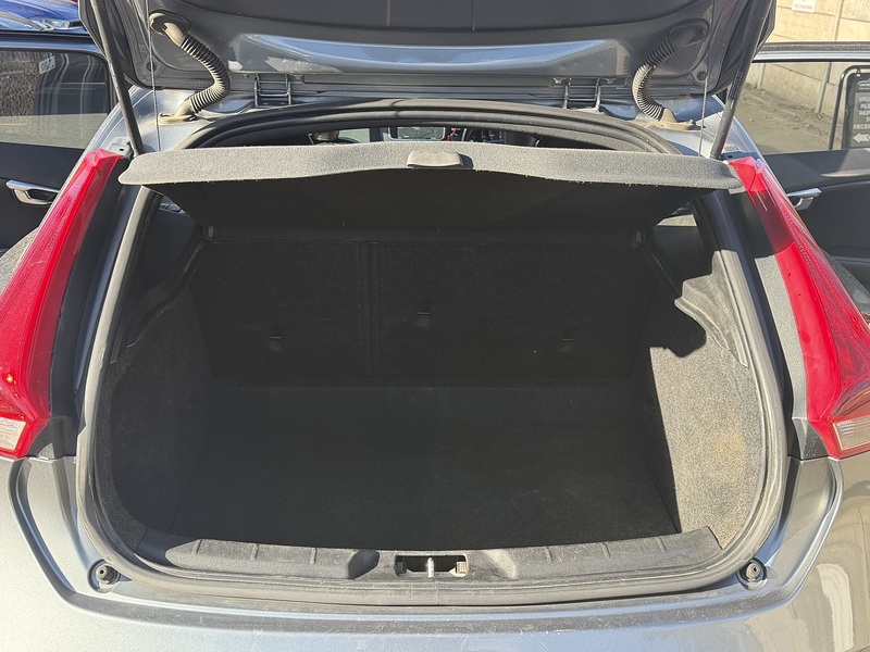 Volvo V40 2.0 T5 R-Design Lux Nav Hatchback 5dr Petrol Auto Euro 6 (s/s) (245 ps) - U2518