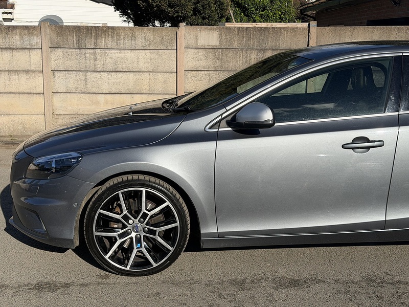 Volvo V40 2.0 T5 R-Design Lux Nav Hatchback 5dr Petrol Auto Euro 6 (s/s) (245 ps) - U2518