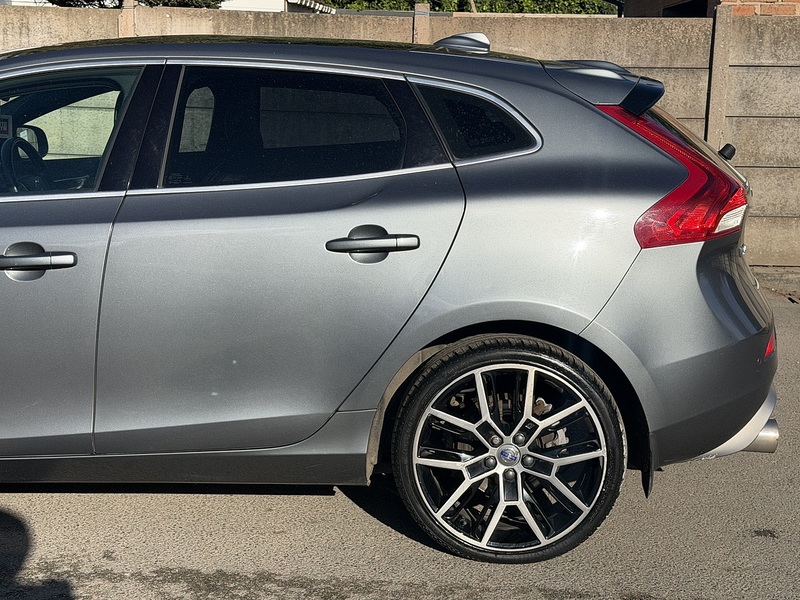 Volvo V40 2.0 T5 R-Design Lux Nav Hatchback 5dr Petrol Auto Euro 6 (s/s) (245 ps) - U2518
