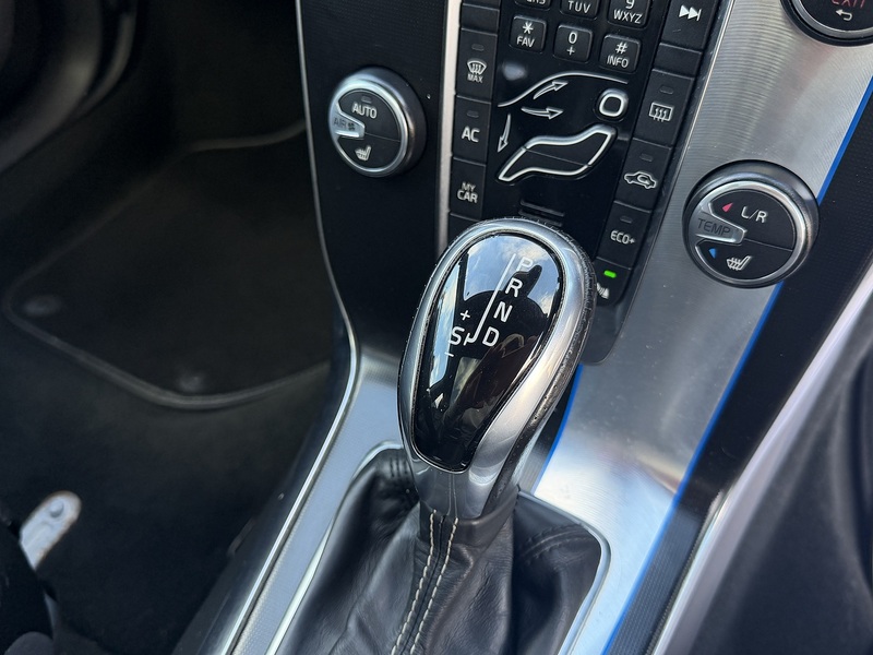 Volvo V40 2.0 T5 R-Design Lux Nav Hatchback 5dr Petrol Auto Euro 6 (s/s) (245 ps) - U2518